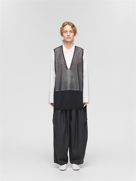 sheer deep V neck vest | 1-220055
