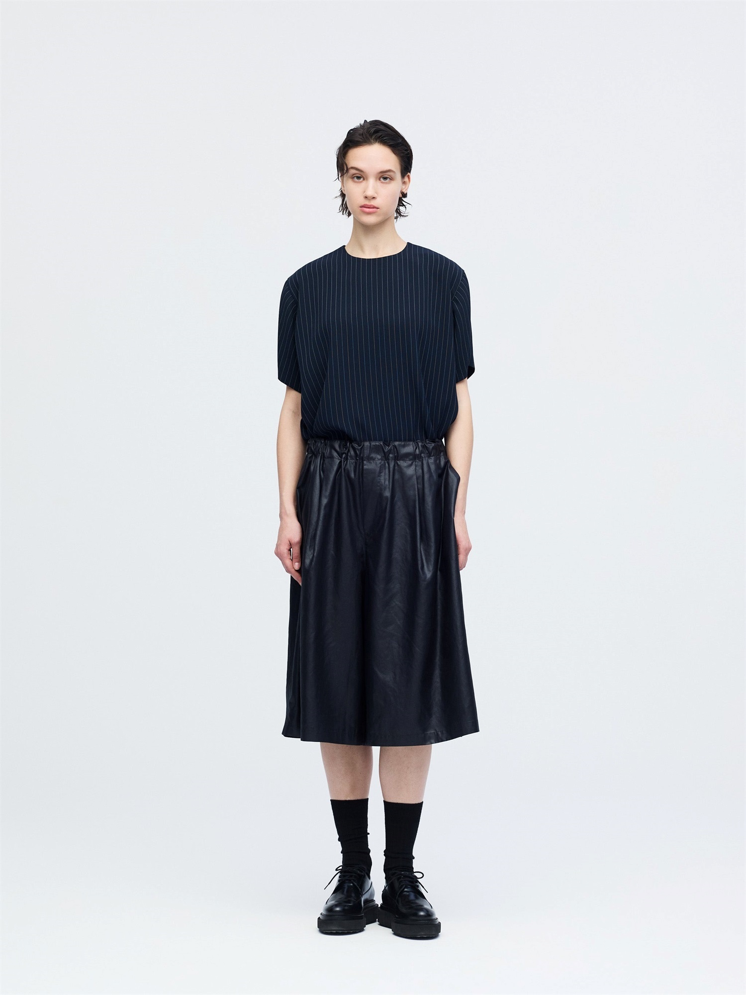 glossy wide half pants | 1-560009-w