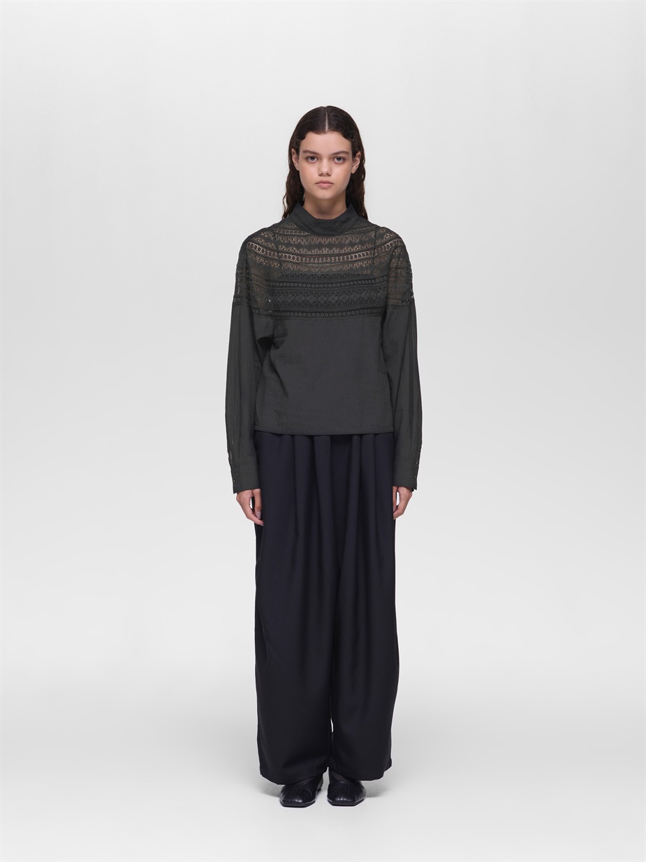 lace yoke high neck shirt | 3-230122