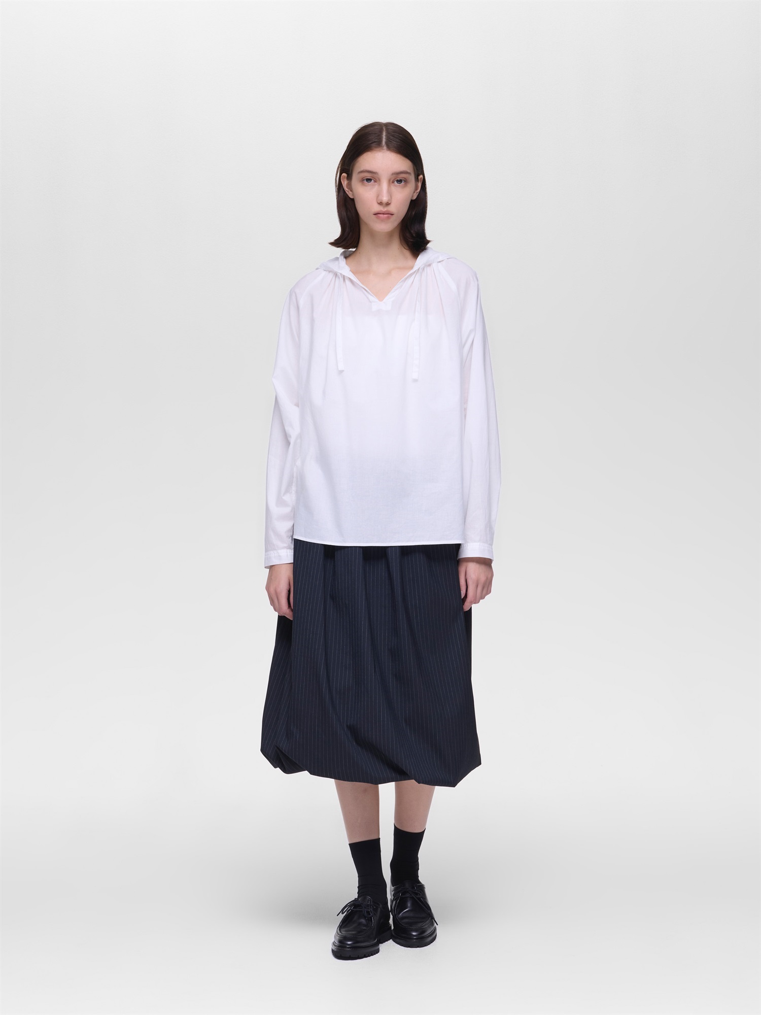 hooded gather neck shirt | 3-230133